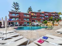 Topazio Vibe Beach Hotel & Apartments - Adults Friendly - Kolam Renang