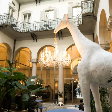Hotel Indigo MILAN - CORSO MONFORTE by IHG Отели рядом с достопримечательностью «Универмаг Excelsior»