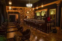 Hotel Capital with Private Wellness - bar