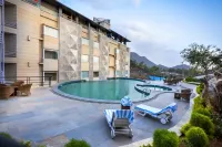 JüSTa Sajjangarh Resort & Spa, Udaipur - vue sur la montagne