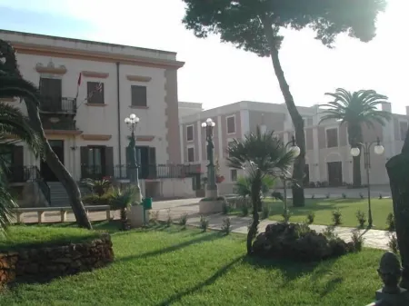 Grand Hotel Palace Отели рядом с достопримечательностью «Salina Genna»