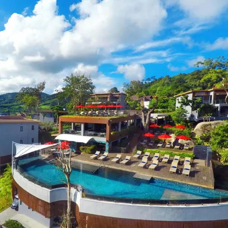Amari Phuket Отели рядом с достопримечательностью «Пляж Мерлин»