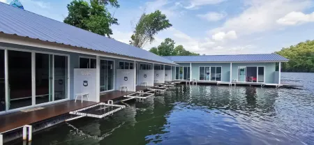 Chateau de Erawan Отели в г. Сисават