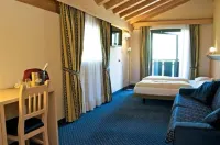 Alexander Charme Hotel