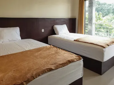Bromo 22 Homestay Syariah Near Terminal Bayuangga Probolinggo Mitra RedDoorz Hotels in Ketapang