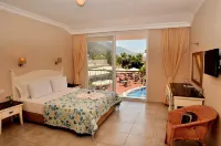 The Blue Lagoon Deluxe Hotel - Bãi đậu xe