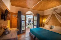 Santorini Beach Resort Hotel di Gili Trawangan