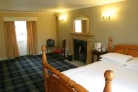 Bankfoot Inn Hotels near Ossian's Hall