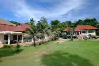 Ban Saithong Beach Resort Hotel a Distretto di Bang Saphan Noi