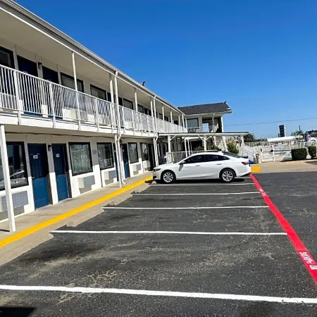 Motel 6 Denton, TX - UNT