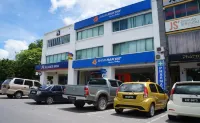Greens Hotel & Suites - parking