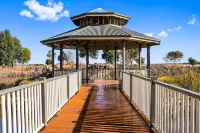 Quality Suites DOlive Hotels in Werribee