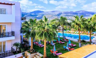 Yiannis Manos Hotel Resort