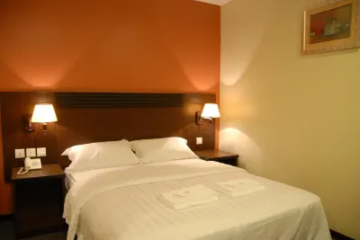 Queen Hotel 케닌가우 호텔