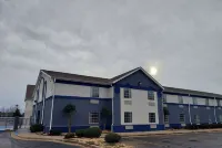 Days Inn & Suites by Wyndham Huntsville Hotels in Huntsville