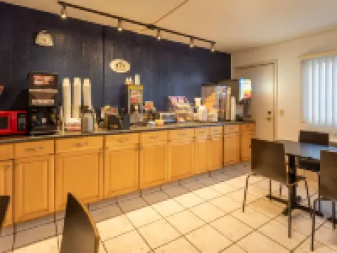 Super 8 by Wyndham Wooster Hoteles en Wooster