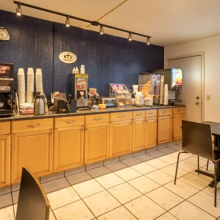 Super 8 by Wyndham Wooster