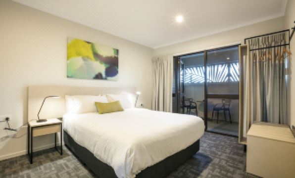 Nightcap at Kawana Waters Hotel