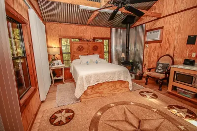 Cora's Cabins Hotels in Tyler