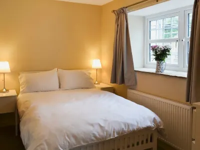 White House Cottages Hotels in Brandon and Byshottles