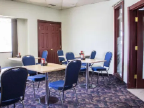 Ramada by Wyndham Nisku Edmonton Airport Hoteles en Nisku