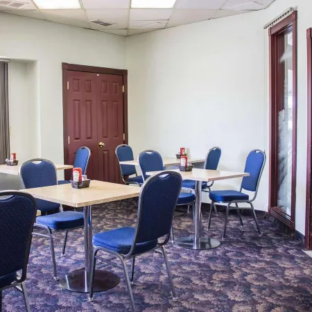 Ramada by Wyndham Nisku Edmonton Airport