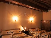 Logis Hôtel la Chaumière Hôtels à : Chanos-Curson
