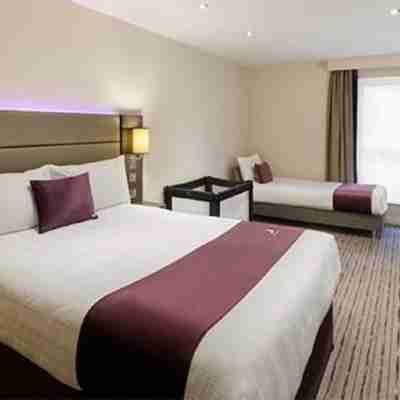 Premier Inn Glasgow Braehead Rooms