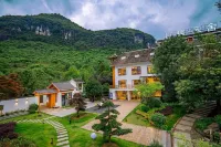 Xingyi Yunshe Guesthouse (Fanjing Mountain Scenic Area Branch) فنادق في 