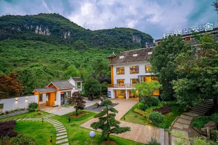 Xingyi Yunshe Guesthouse (Fanjing Mountain Scenic Area Branch) Отели рядом с достопримечательностью «Yamugou Scenic Area»
