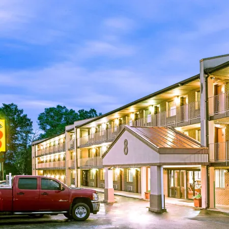Super 8 by Wyndham Laurel