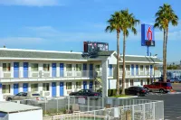 Phoenix, AZ - Airport - 24th Street Hotels in Phoenix
