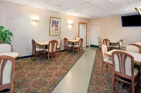 Days Inn by Wyndham Livonia/Canton/Detroit - breakfast