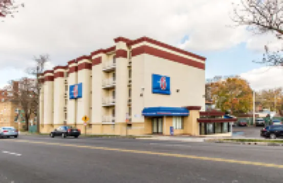 Motel 6 Washington, DC Отели в г. Вашингтон