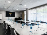 ベストウェスタン プラス スーツケース パリ ラデファンス アニエール・シュル・セーヌのホテル