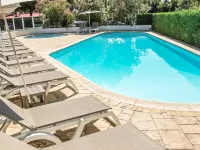 Ibis Nîmes Ouest - piscina