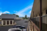 Canadas Best Value Inn & Suites Kamloops - Bãi đậu xe