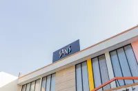 Sans Hotel Box Mansion Surabaya by RedDoorz Hotels in Sawahan