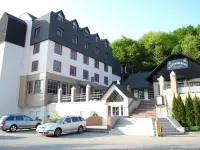 Hotel West