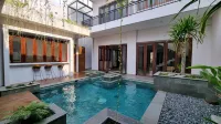 Namdur Villa Sariwangi - Tropical Villa in Bandung with Private Pool