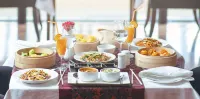Radisson Blu Udaipur Palace Resort & Spa - 朝食