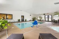 Comfort Inn & Suites Redwood Country - Pools