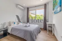 Ayz Elcano - Auto Check-in Property