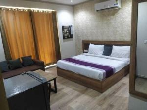 Pop 80730E Hotel Rajeshwari