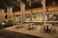 Delight Food Joint Hotels in Навсари
