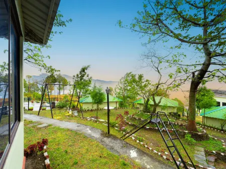 Flutter Hotels & Resort Отели рядом с достопримечательностью «Green Field»