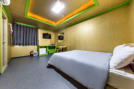Sinchon Sun Hostel