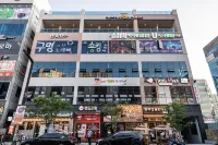 Hwaseong Hotel and You - ที่มีที่จอดรถ