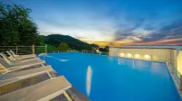Sacheon Nine View Pool Villa - Pools