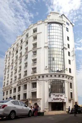 Hotel Adarsh Baug 孟巴德威寺附近的飯店